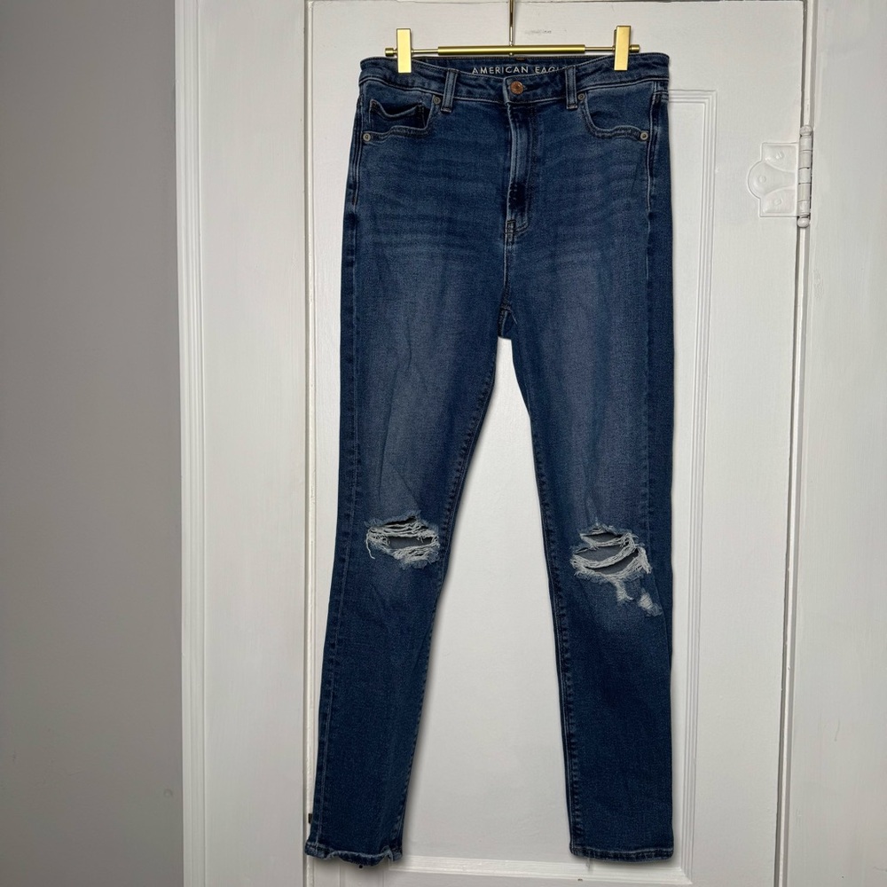 American Eagle Stretch Mom Jean in Easy Breezy Blue Distressed Frayed 8 Long - Picture 3 of 14